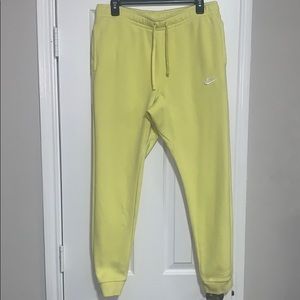Nike Sportwear club Jogger pant in yellow